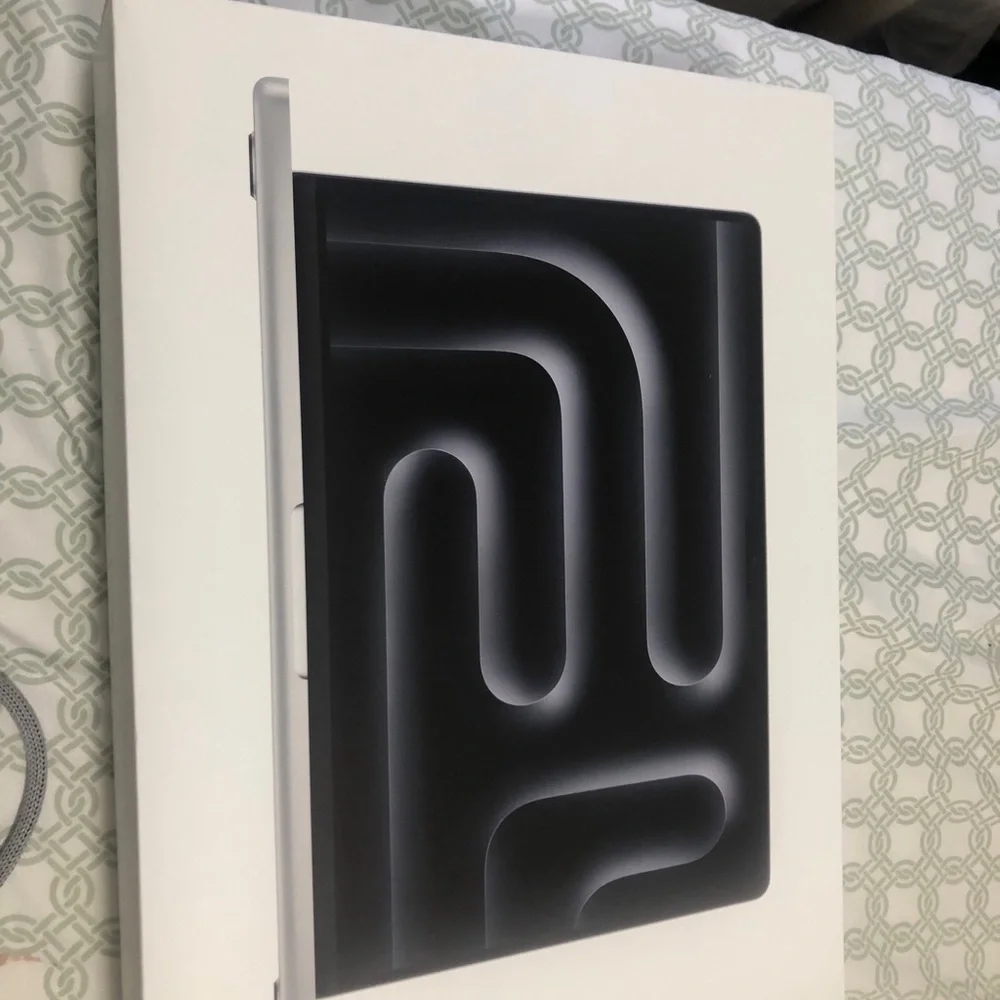 Apple image shows